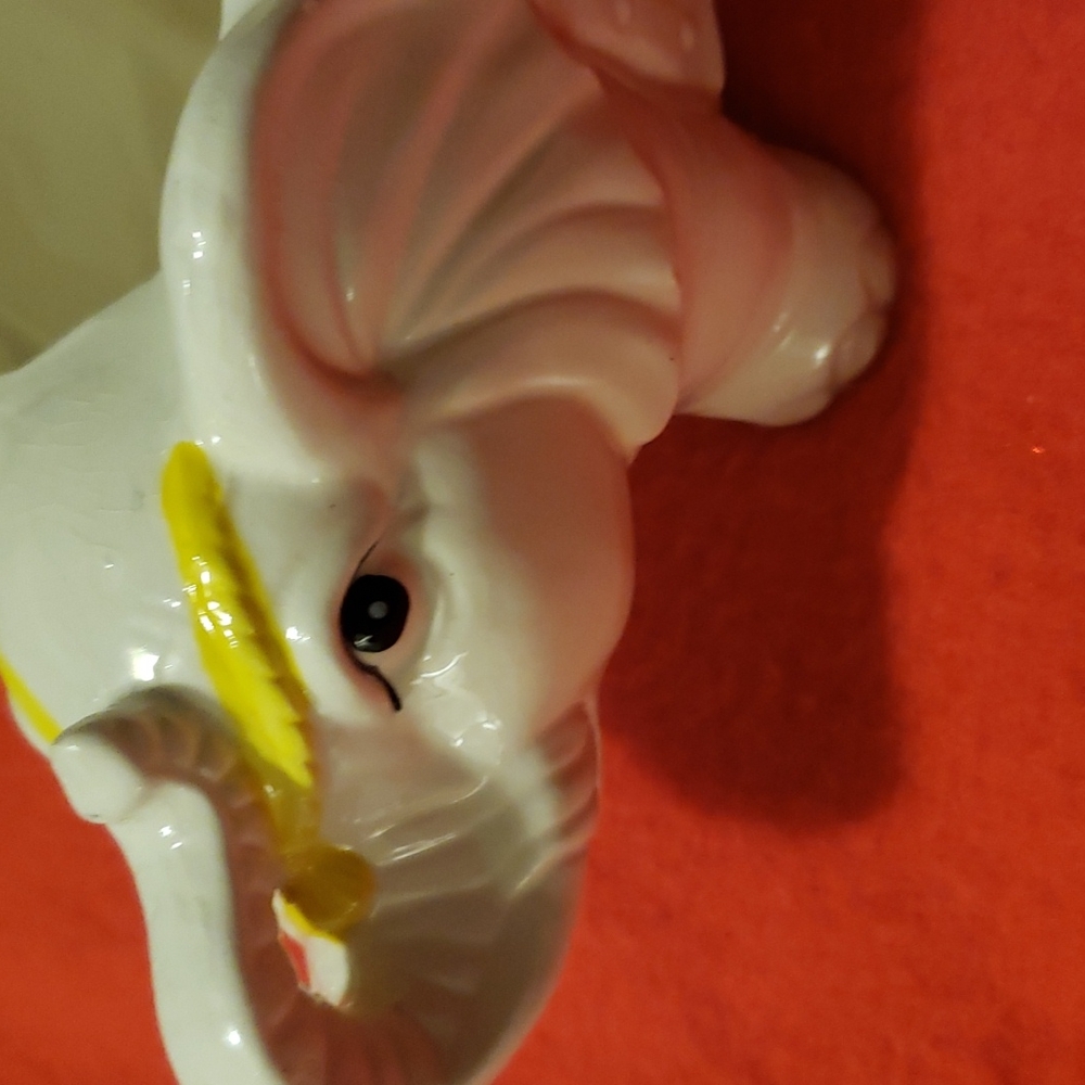 Elephant figurine accessories holder/planter - Picture 5 of 8